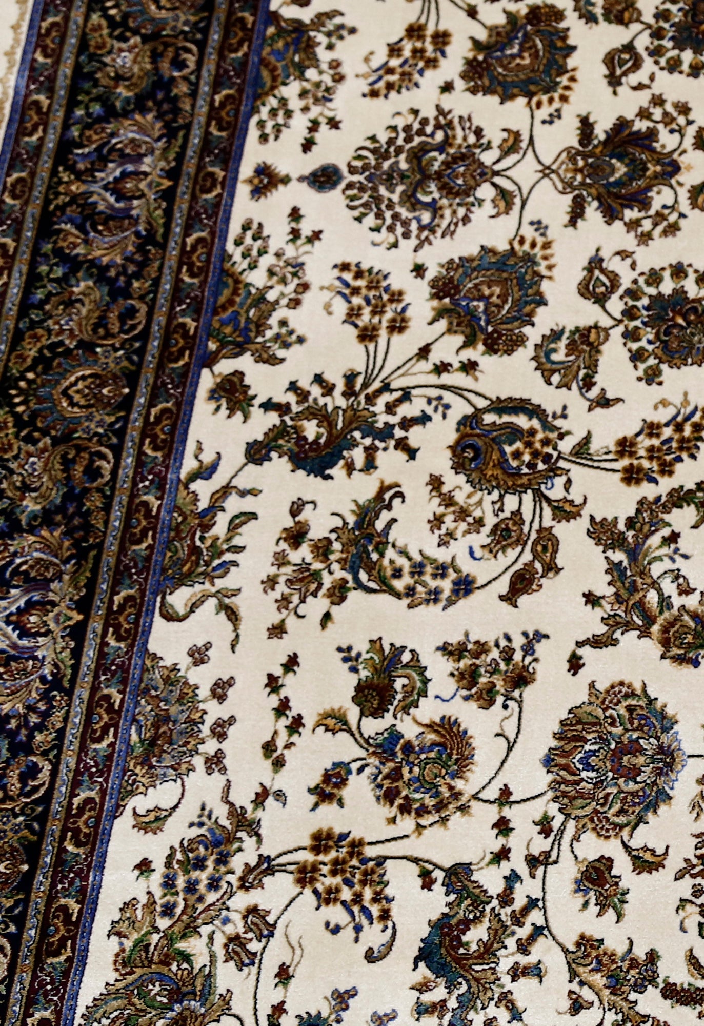 Cream Noir Floral Rug