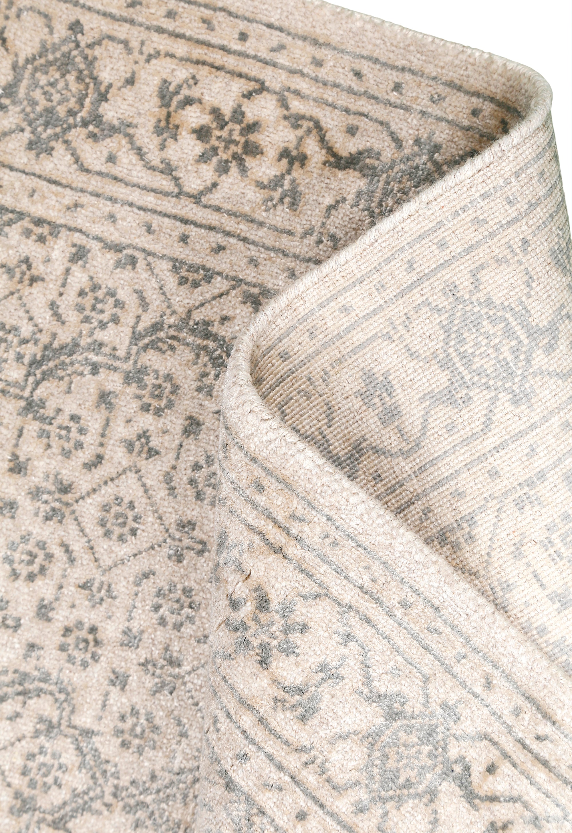 Pearl Mist Medallion