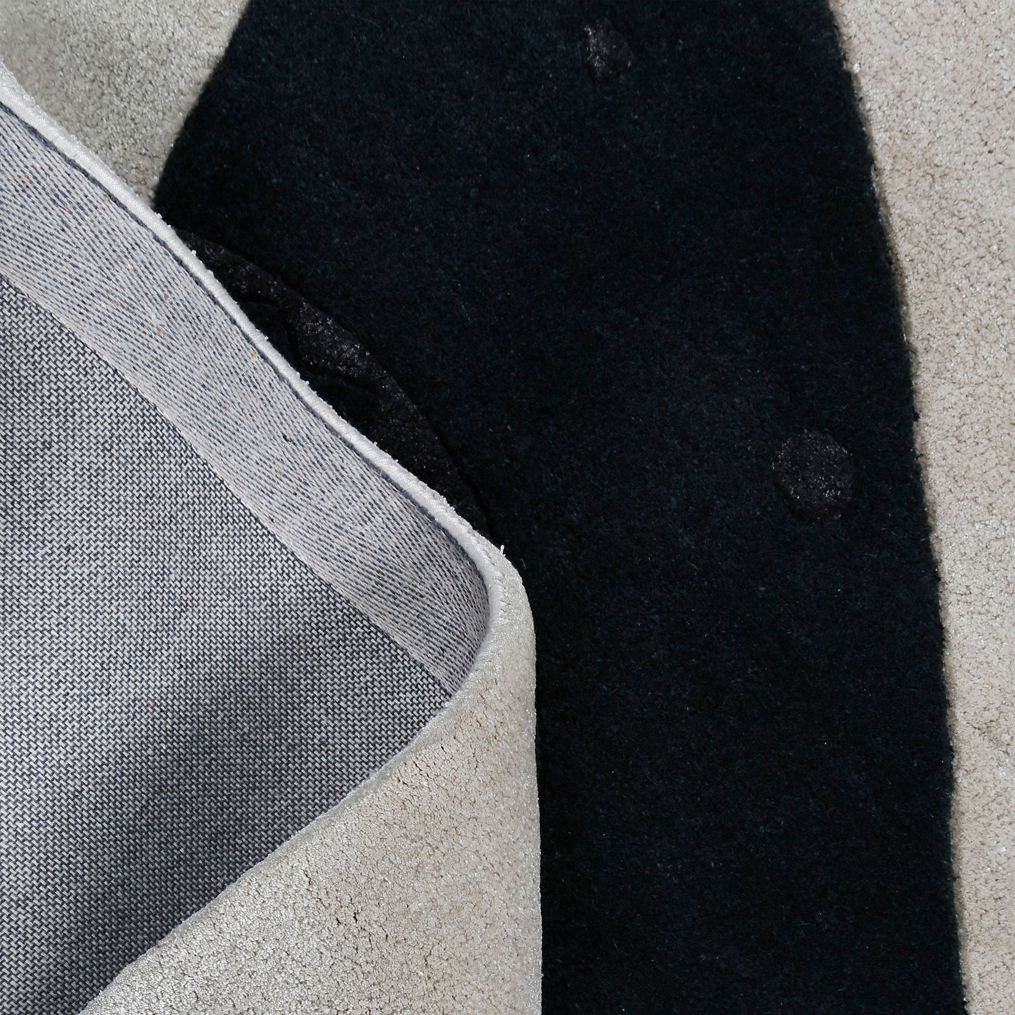 Black Shark Hand Tufted Wool Wall Rug