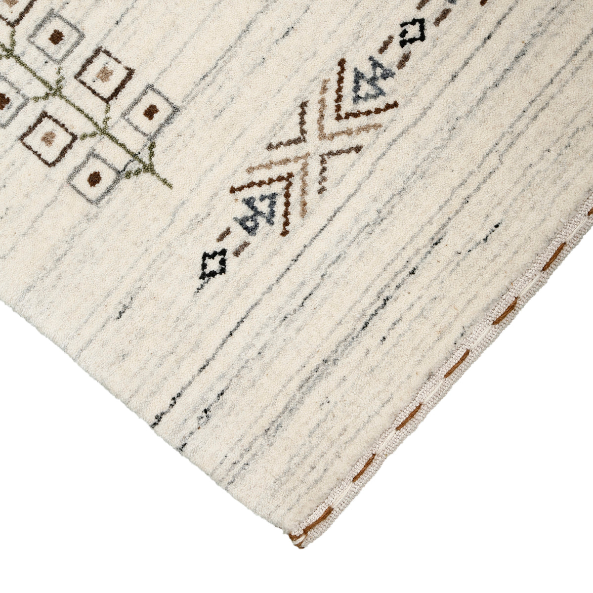 Corner and edge detail of ivory cream Hand Woven Loom Lori wool rug showing grey striations and handcrafted finishing
